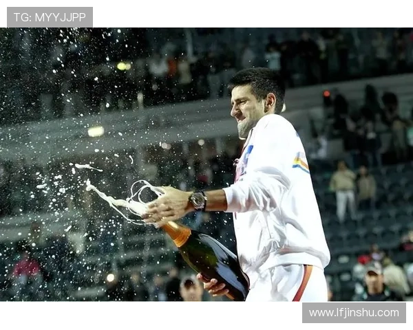 德约科维奇再创传奇击败劲敌强势夺冠展现王者无与伦比的统治力 德约科维奇再创传奇击败劲敌强势夺冠展现王者无与伦比的统治力