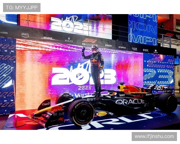 F1赛季最新动态：梅赛德斯车队表现回升 维斯塔潘继续领跑积分榜