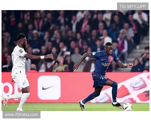 《全球足球联赛最新动态解析:豪门争夺战激烈,年轻球员崭露头角》 《全球足球联赛最新动态解析:豪门争夺战激烈,年轻球员崭露头角》