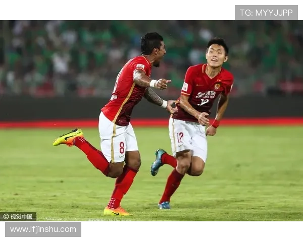 中国足球联赛激烈角逐 北京国安战胜广州恒大冲击榜首