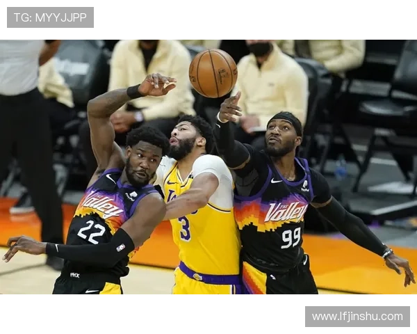 湖人逆转勇士上演末节大爆发詹姆斯带队力克旧敌收获关键胜利