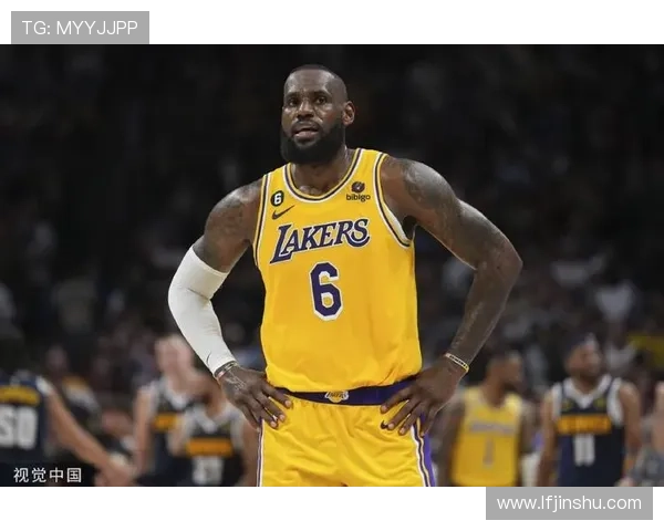 詹姆斯领衔湖人迎战雄鹿，哈登交易传闻再起，NBA赛季前瞻分析